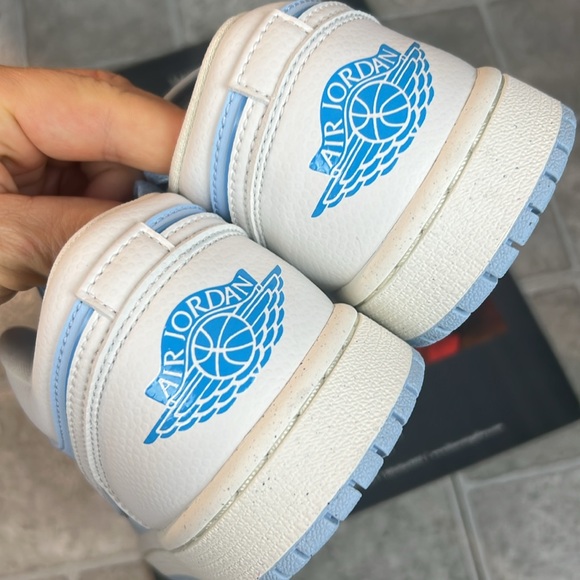 Nike Air Jordan 1 Low SE “Ice Blue” Nike new no box - Picture 4 of 10